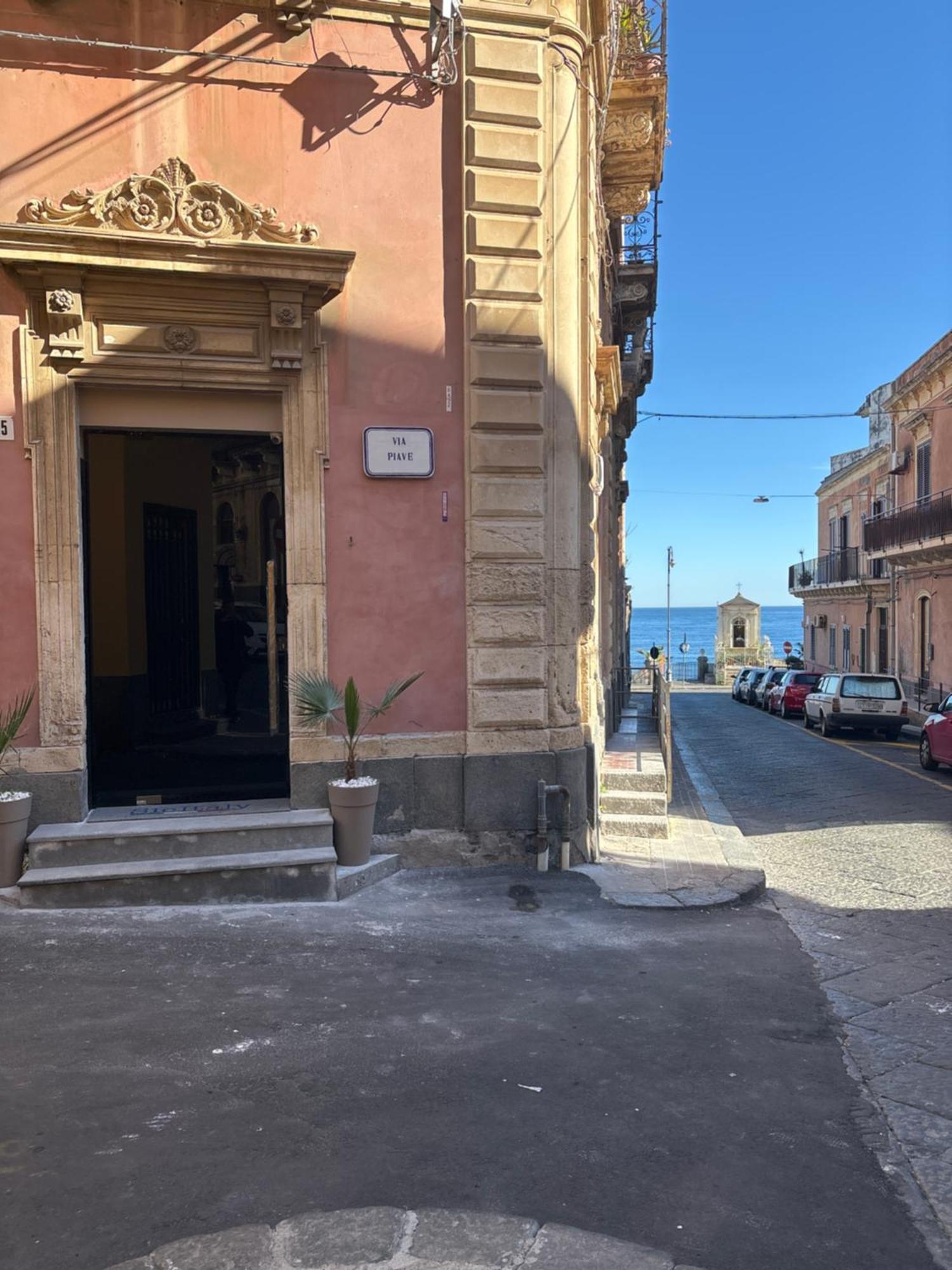 Bed and Breakfast Cbh Sicitaly Group Aci Castello Esterno foto